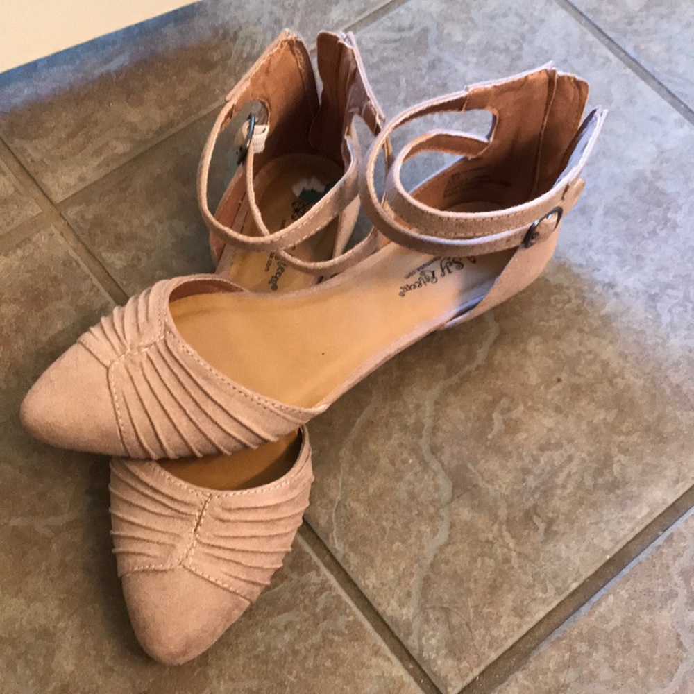 NWT blush pink flats